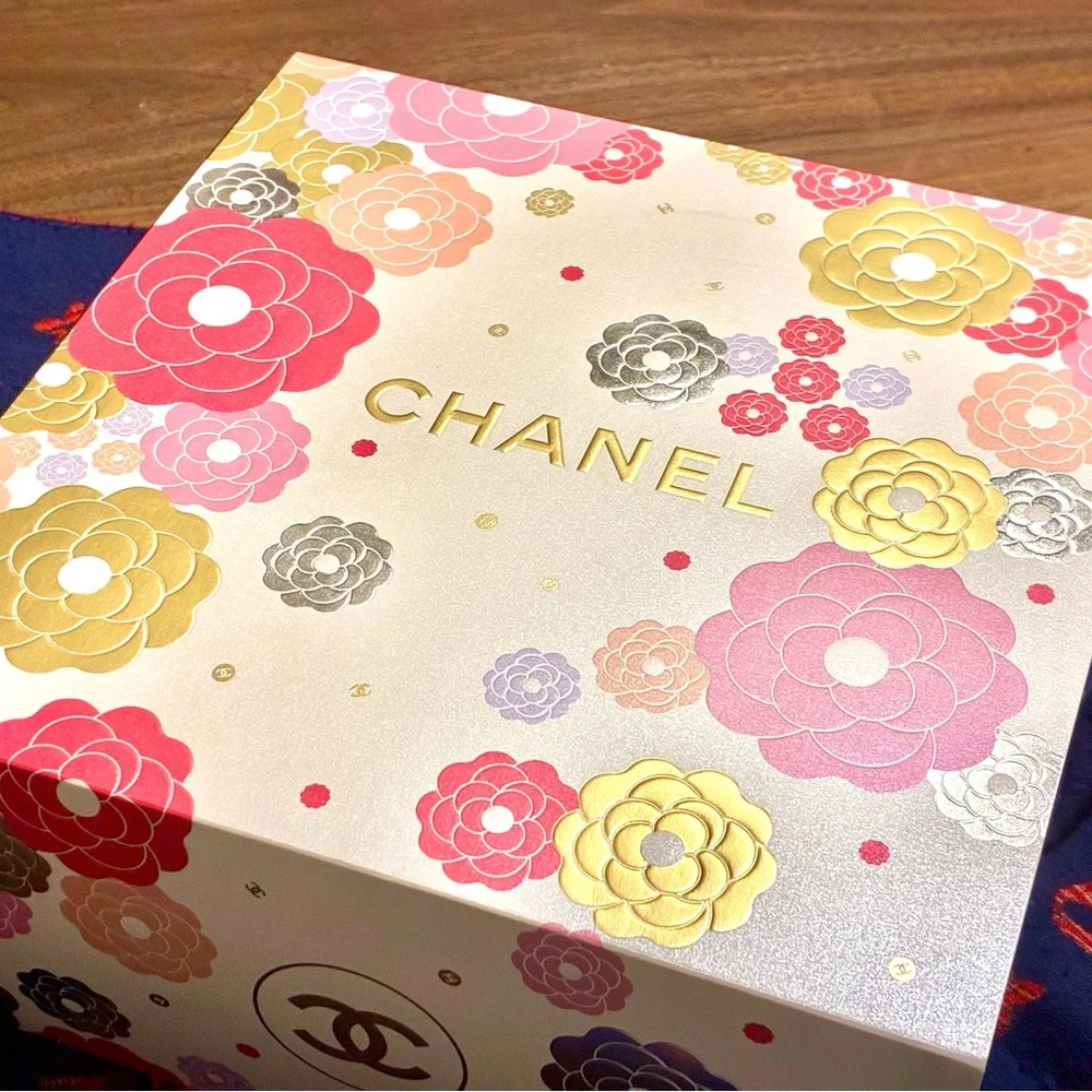 CHANEL 2026 Ltd Edition Beautiful Floral Gift  Box in Pink, Yellow,Gold & Silver